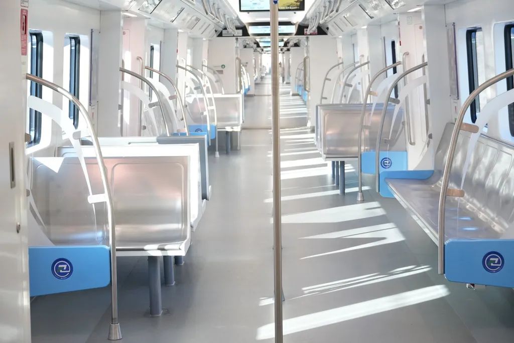 城軌快線15號線列車最大載客量2428人。重慶交通開投鐵路集團(tuán)供圖